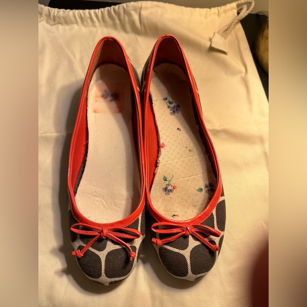 Kate Spade 9 flat canvas and leather piping